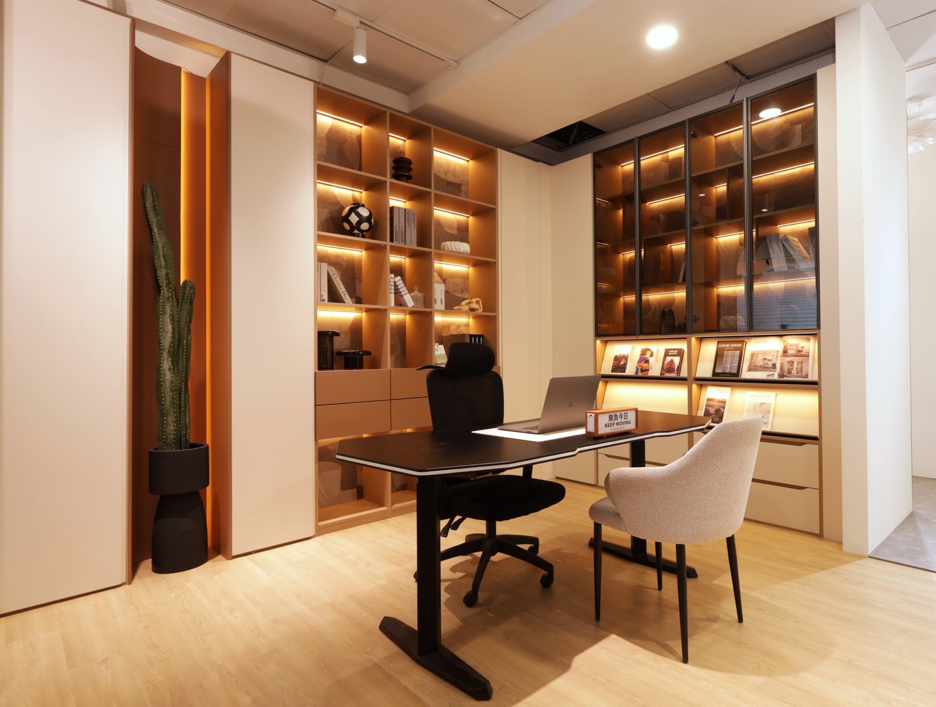 木兮內湖展間:書房辦公區與展示書櫃實景